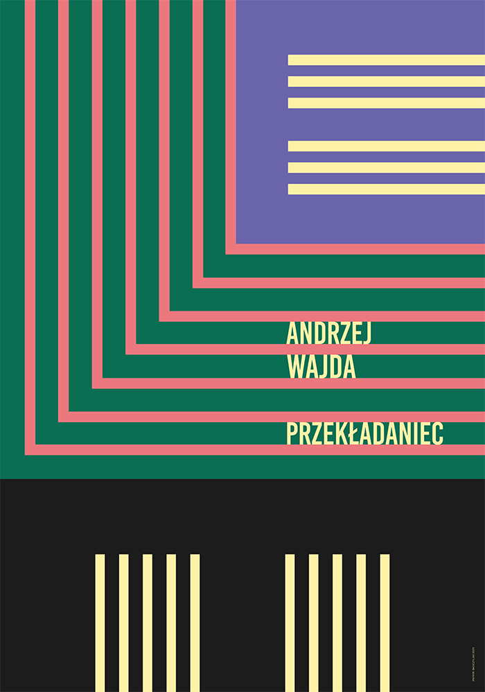 Pionowy prostokąt podzielono na trzy kolorystyczne strefy. Prawy górny róg ma kolor fioletu i na sobie sześć białych, poziomych pasków. Jego lewa strona schodzi w dół i tworzy sobą kształt L. Zajmuje trzecią część wysokości obrazu i wypełnia go zielenią. Ma też na sobie siedem różowych pasków, które w jednakowych odstępach od siebie  załamują się w zagięciu L. Dolna część plakatu jest czarna, a na niej dwie porcje  białych pasków tej samej szerokości, oddzielone od siebie większą połacią czerni.\nCentralnie, pomiędzy paskami zielonej strefy umieszczono wielkimi, białymi literami napis: ANDRZEJ WAJDA. Nieco niżej: PRZEKŁADANIEC. Dół plakatu opatrzono informacją: I wyróżnienie Patryk Skoczylas\n