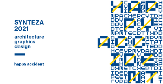 Poziomy, biały prostokąt i granatowe napisy. Po lewo, na środku od góry w pionie,  wyjustowane do lewej; SYNTEZA 2021architecture graphics design happy accident.  Środek tła pozostawiono biały, natomiast prawą stronę od góry do dołu wypełniono gęstym drukiem, czcionką w dwu rozmiarach. Mniejsza  tworzy coś w rodzaju kanwy, większa wydobywa się z niej rozrzuconym napisem: HAPPY ACCIDENT